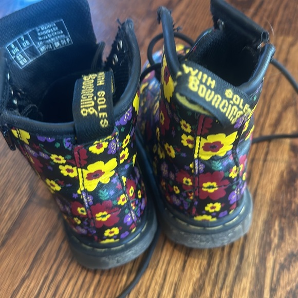 Doc Martens- Floral Boot, toddler size 7 - Picture 3 of 3